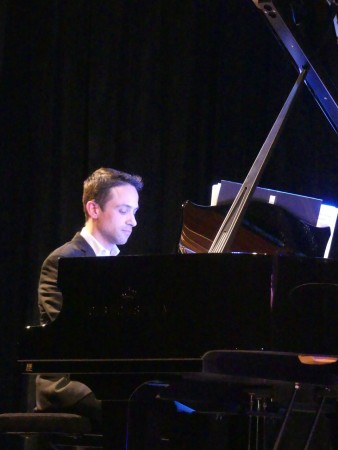 Concert "Jacques Brel, journal de bord en 20 chansons" Piano Valentin Beauné. Ecommoy Janvier 2023